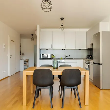 Near Sky Park & Nivy Mall With Free Parking By Ambiente *