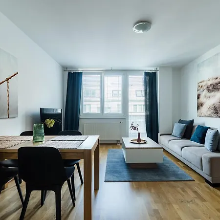 Near Sky Park & Nivy Mall With Free Parking By Ambiente Apartment