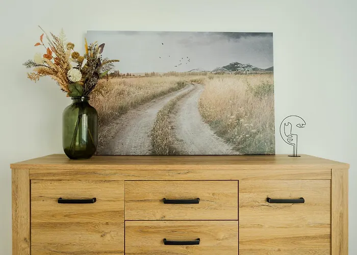 Near Sky Park & Nivy Mall With Free Parking By Ambiente *