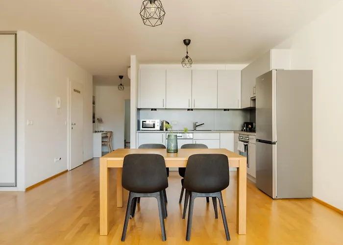 Near Sky Park & Nivy Mall With Free Parking By Ambiente *