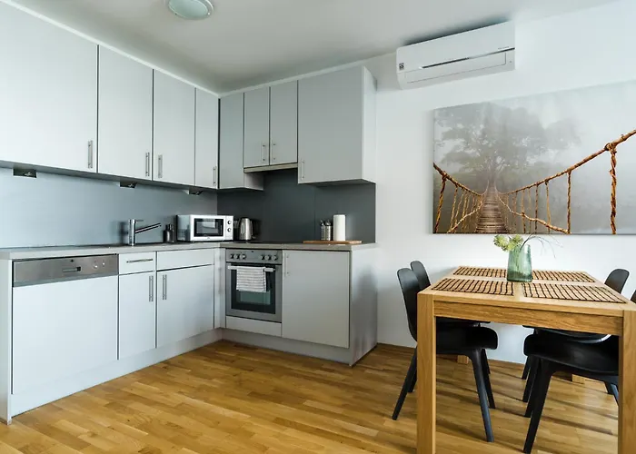 Near Sky Park & Nivy Mall With Free Parking By Ambiente *