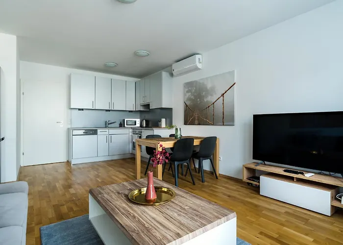 Near Sky Park & Nivy Mall With Free Parking By Ambiente