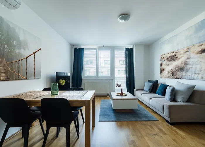 Near Sky Park & Nivy Mall With Free Parking By Ambiente Appartement