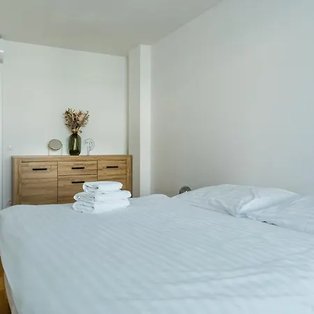 Near Sky Park & Nivy Mall With Free Parking By Ambiente *