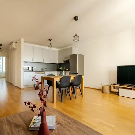 Apartman Near Sky Park & Nivy Mall With Free Parking By Ambiente *