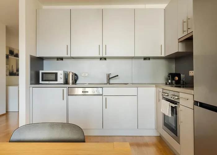 Near Sky Park & Nivy Mall With Free Parking By Ambiente アパート ブラチスラヴァ